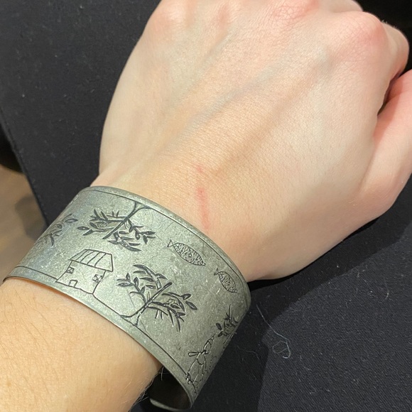 Etched Cuff bracelet - Picture 10 of 10